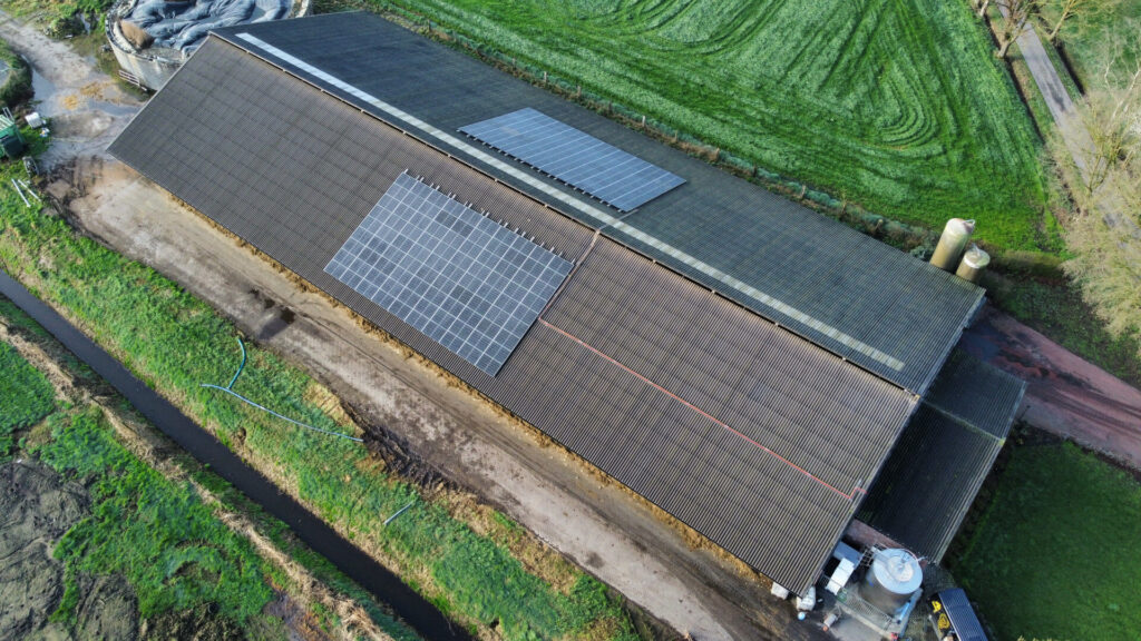 180 Jinko Tiger Neo zonnepanelen bij landbouwbedrijf Van de Mierop
