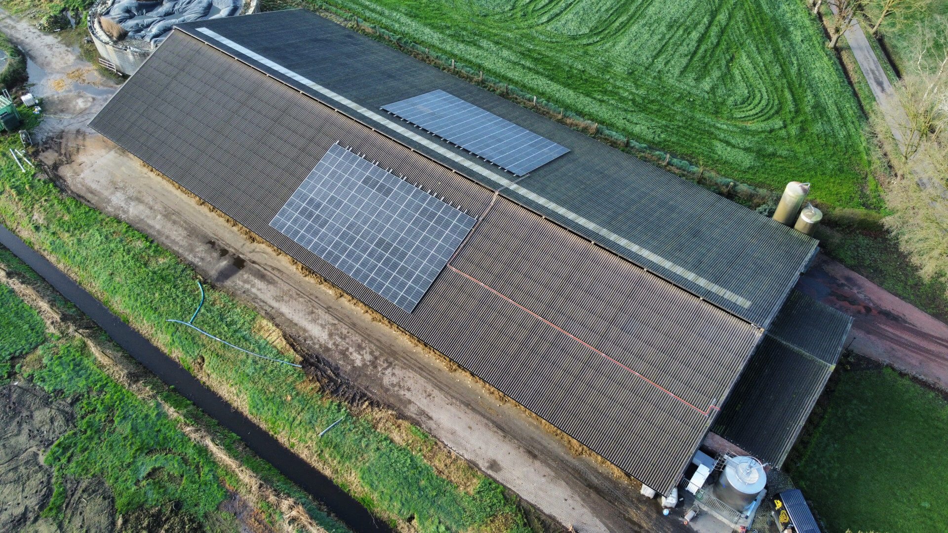 180 Jinko Tiger Neo zonnepanelen bij landbouwbedrijf Van de Mierop