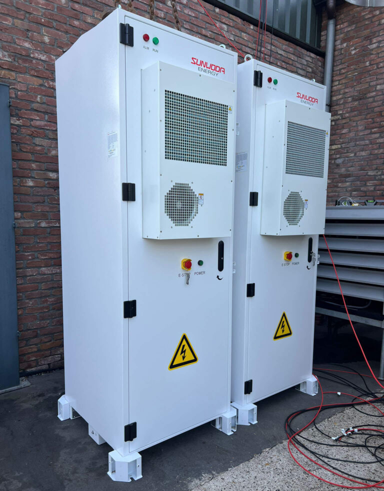 Twee Sunwoda Oasis 60 batterijen, samen goed voor 120 kWh opslagcapaciteit